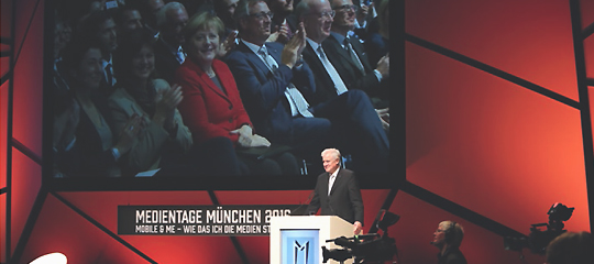 2016 bei der Eröffnung der Medientage: Angela Merkel und Horst Seehofer schlossen Native Advertising mit ein