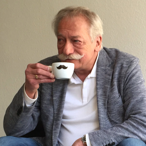 Eine Kaffetasse wie gemacht für spannende Interviews mit Thomas 